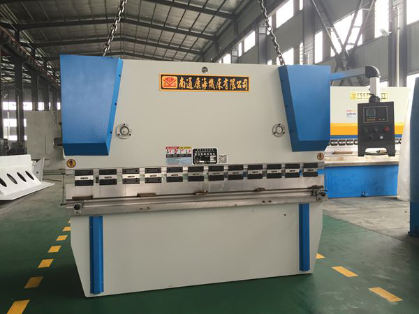 WC67Y-63T2500液壓闆(pan)料折彎機