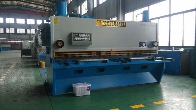 QC11Y系列(liè)液壓閘式剪闆(pǎn)機