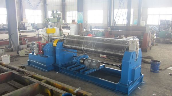 W12-14×2000機(jī)械對稱式卷闆(pan)機