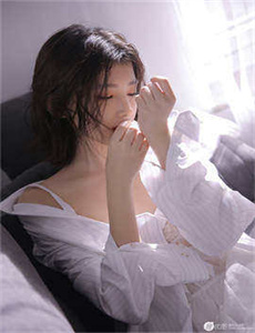 抗战之开局让少帅下跪,女子当街棒打老公和女主播